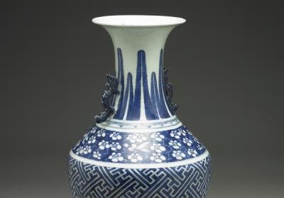 图片[2]-Vase with handles and “wan” character in underglaze blue, Qing dynasty, second half of the 17th century-China Archive